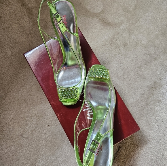 Ladies Shoes - Picture 2 of 7